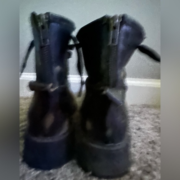 Steve Madden Farley Combat boot, 7, distressed black - Picture 5 of 13